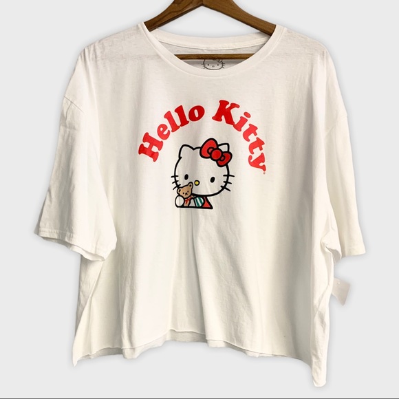 Hello Kitty Tops - NWT Hello Kitty Cropped Graphic Tee 2x